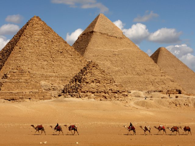 Travel info for Giza pyramid complex in Egypt