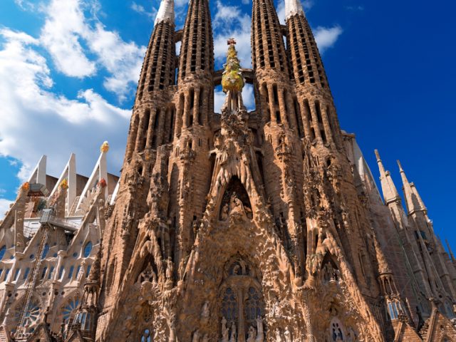Travel info for visiting Sagrada Familia in Spain